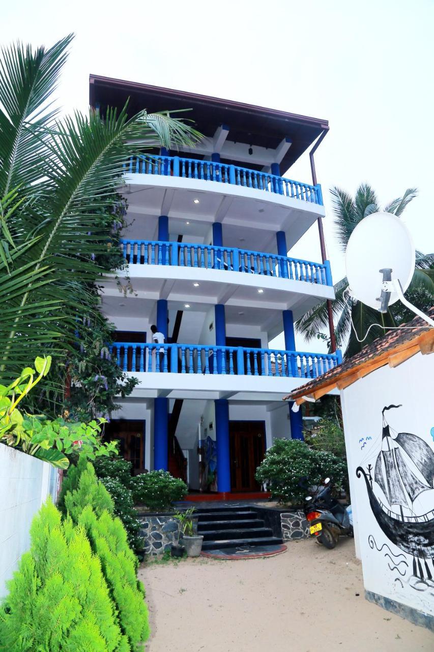 Golden Surfer Beach Hotel Tangalle Exterior photo