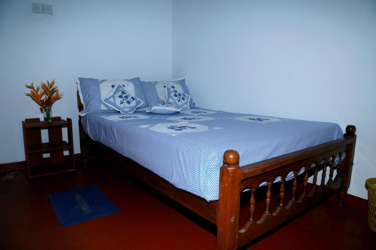 Golden Surfer Beach Hotel Tangalle Exterior photo