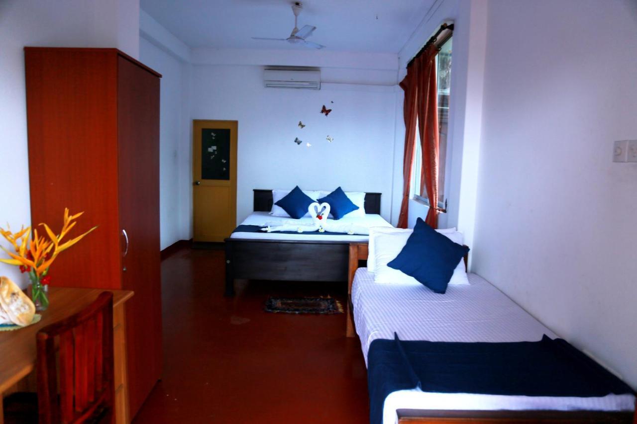 Golden Surfer Beach Hotel Tangalle Exterior photo